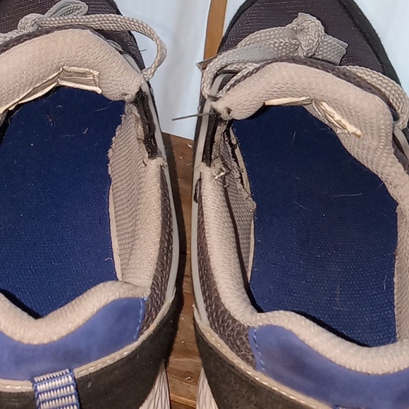 Boys Size 6 Shoes - Picture 11 of 12